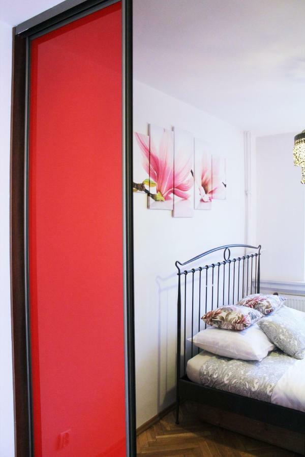 Cozy And Great Location By Cooee Apartment Warschau